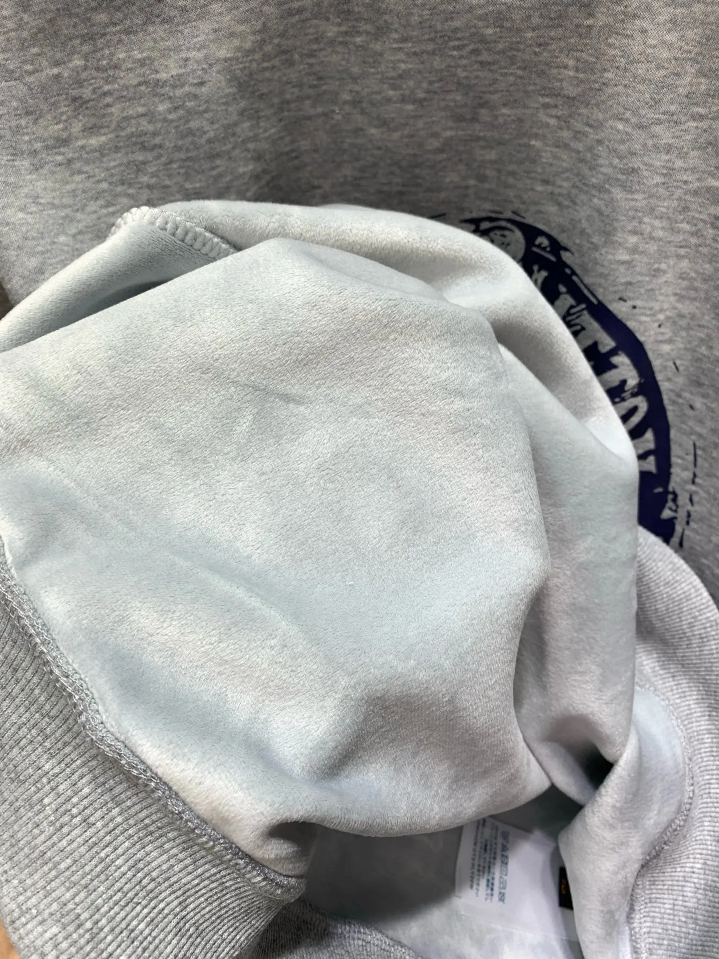 🅿️250 🀄️ Louis Vuitton LOUIS VUITTON high quality 2025 autumn and winter official website new classic letter printed catwalk style pullover round neck sweatshirt 400 grams of pure cotton ➕ silver fox velvet The master personally designed the trendy brand new printed round neck pullover sweatshirt, fashionable and individual, super versatile and good-looking, the same style for men and women, a must-have for everyone, hangtag, collar label, washed wheat, three complete labels